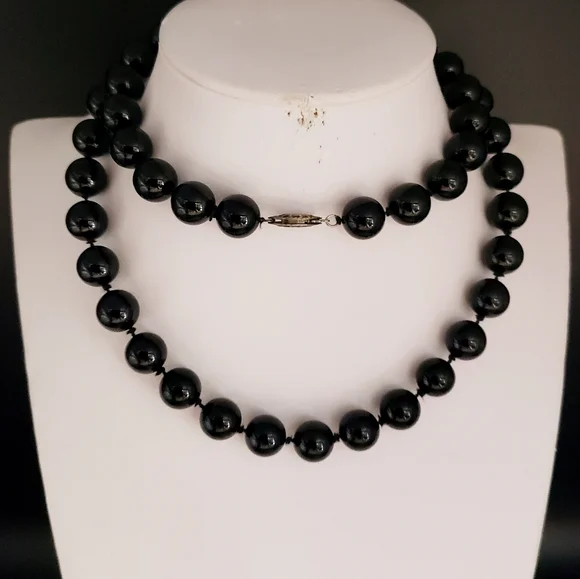 Black Glass Round Beaded Necklace - Picture 4 of 6